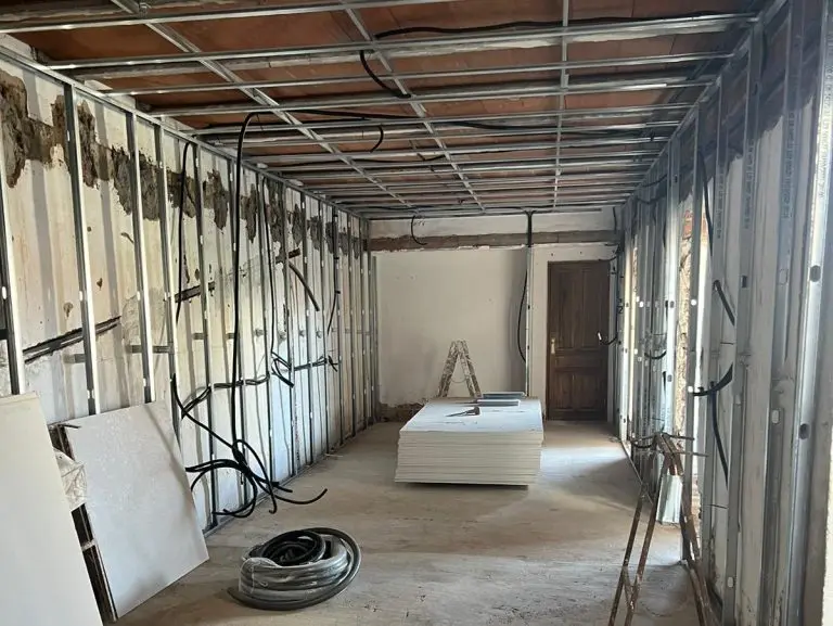 Salón con barra