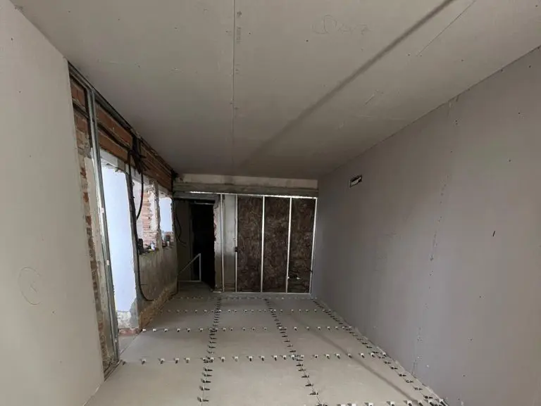 Salón con barra